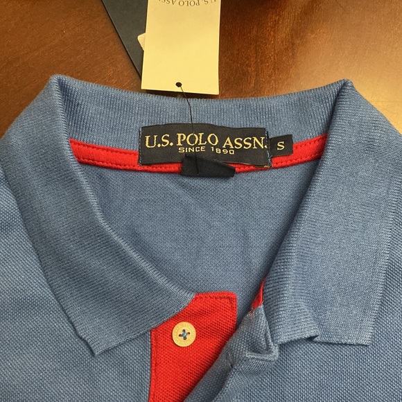 Blue polo shirt for men. - Picture 2 of 4